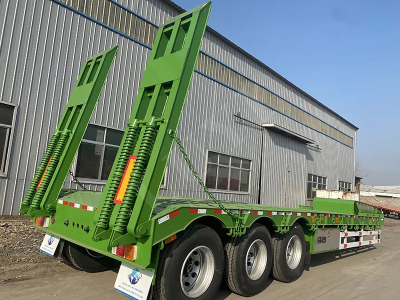 Tanzanian Customer Signs Contract met Luyi Automobile, drie as flatbed semi-oplegger zal Afrikaans logistiek transport dienen