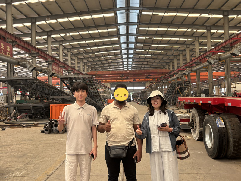 Luyi Factory verwelkomt met vreugde Tanzaniaanse klanten en verdiept de samenwerking en uitwisselingen op het gebied van apparatuur tussen China en Afrika