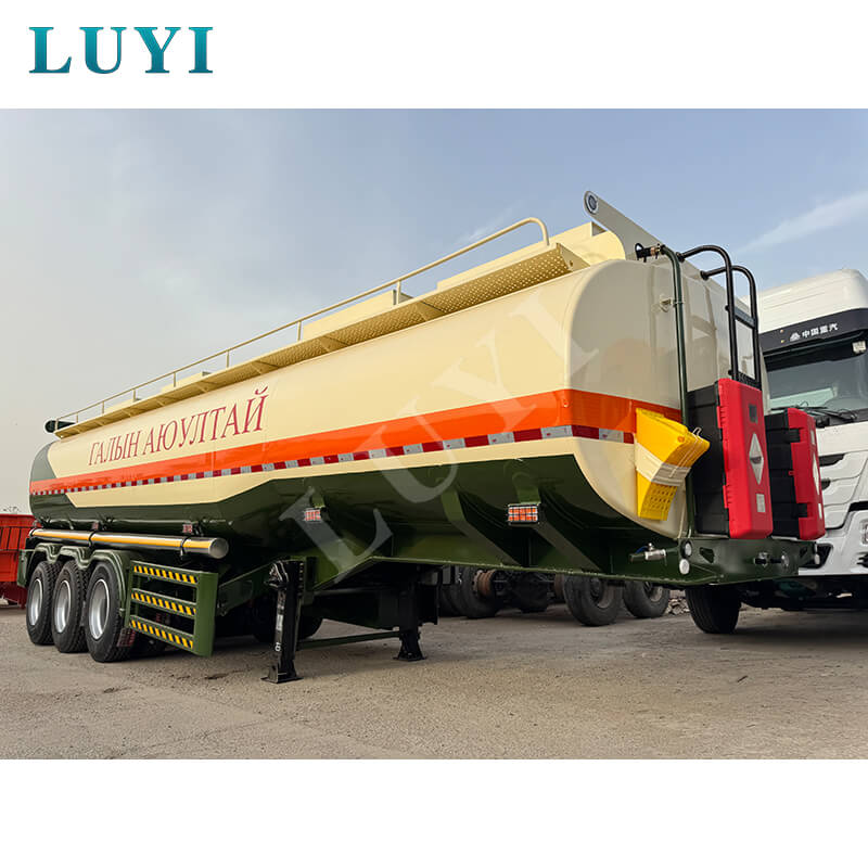 Op maat gemaakte 3-assige olietankopleggers verscheept naar Mauritanië om de veiligheidslijn van energietransport te versterken