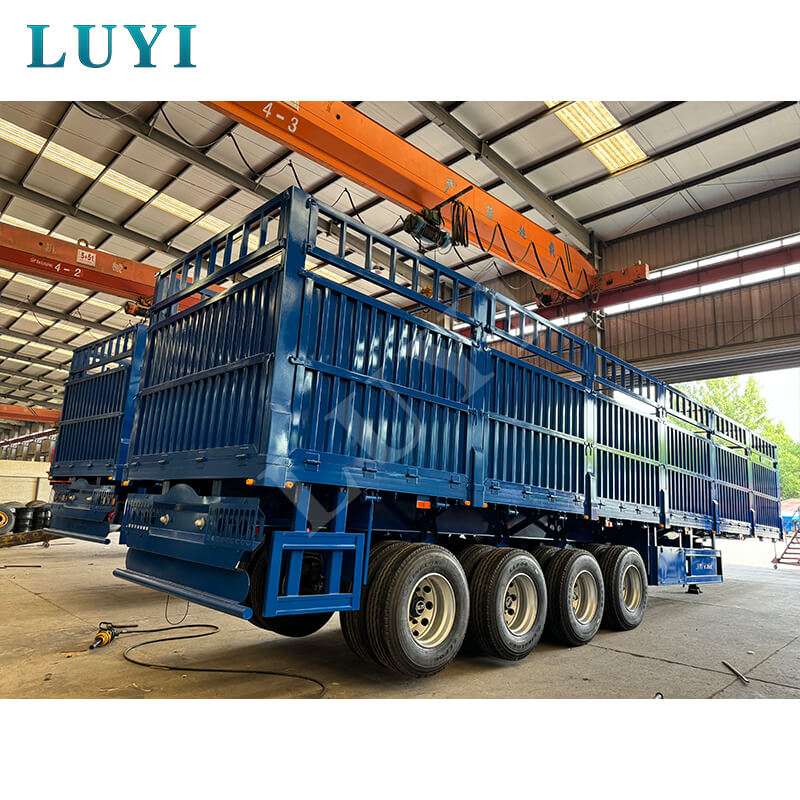 Nieuwe impuls voor grensoverschrijdende logistiek: vijfassige zijwandopleggers succesvol verzonden naar Madagaskar, waardoor de banden tussen China en Afrika op het gebied van vrachtvervoer worden versterkt