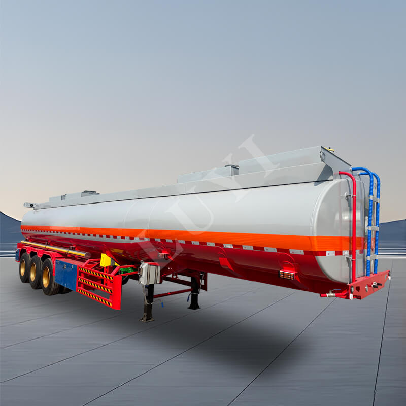 3-assige olietankoplegger van 35.000 liter 3-assige olietankoplegger van 35.000 liter