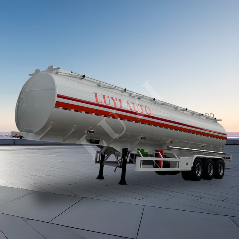 3-assige oplegger voor koolstofstalen olietanks van 45.000 liter 3-assige oplegger voor koolstofstalen olietanks van 45.000 liter