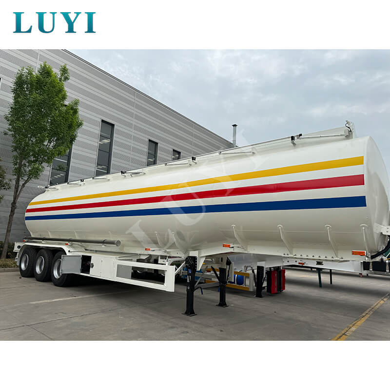 3-assige olietankoplegger met 7 compartimenten, 50.000 liter