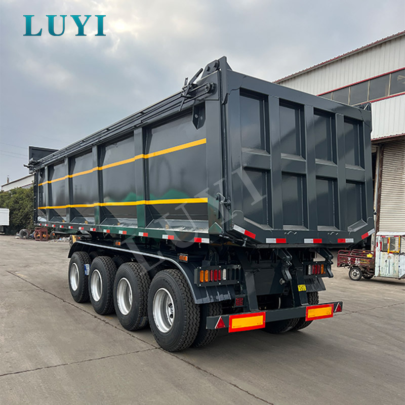 4-assige achterkiepoplegger voor het transport van bulkgoederen