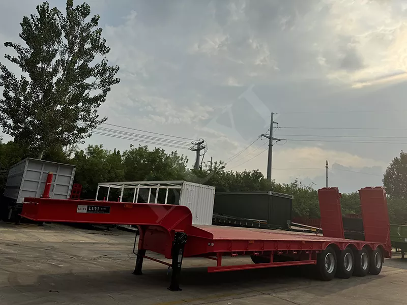 Vier as flatbed semi-oplegger