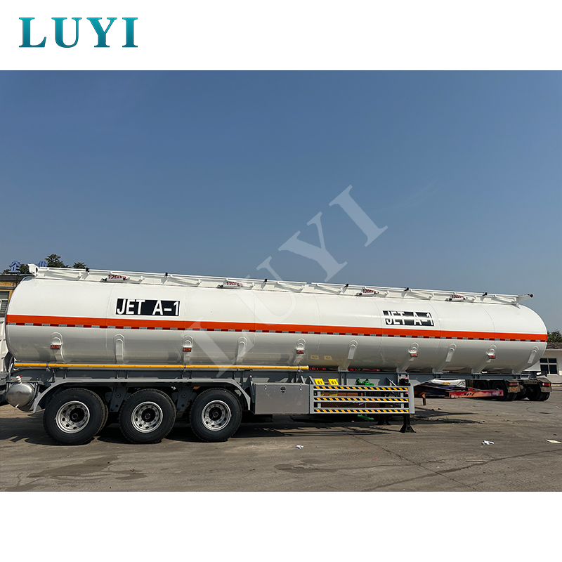 Hoe een Keniaans bouwbedrijf de brandstoftoevoer op afgelegen locaties verbeterde met Luyi 3-assige brandstoftankertrailers van 12.000 liter Hoe een Keniaans bouwbedrijf de brandstoftoevoer op afgelegen locaties verbeterde met Luyi 3-assige brandstoftankertrailers van 12.000 liter