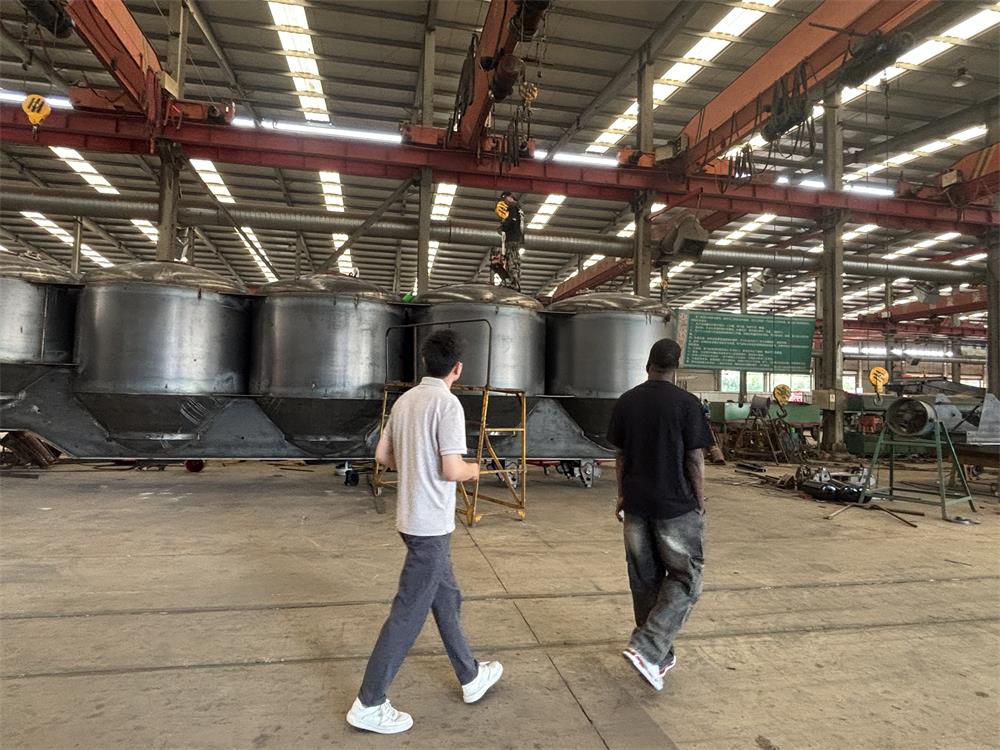 Hoe een Zimbabwaanse logistieke klant koos voor de op maat gemaakte zijwandtrailers van Luyi Auto voor grensoverschrijdend landbouw- en bulkvrachtvervoer Hoe een Zimbabwaanse logistieke klant koos voor de op maat gemaakte zijwandtrailers van Luyi Auto voor grensoverschrijdend landbouw- en bulkvrachtvervoer