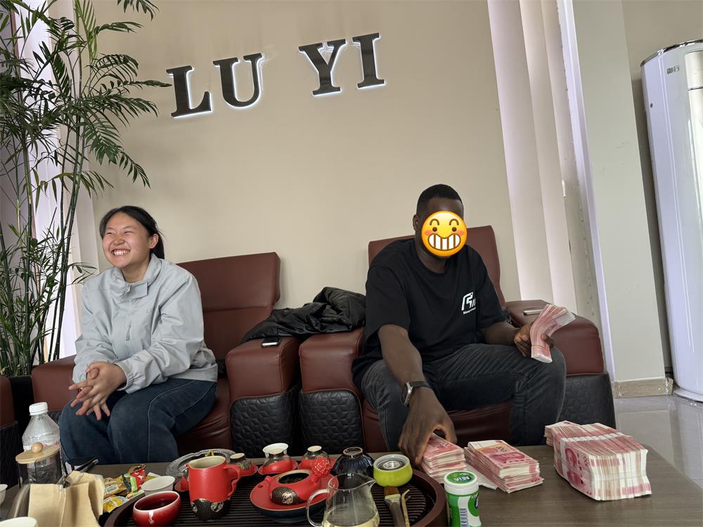 Hoe Luyi Auto een klant uit de DRC hielp het zware ertstransport te verbeteren met op maat gemaakte zijwandopleggers