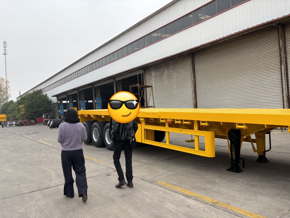 Hoe LUYI AUTO een Algerijns logistiek bedrijf hielp de transportefficiëntie van zwaar materieel te verbeteren met 8 op maat gemaakte drie-assige Lowboy-trailers Hoe LUYI AUTO een Algerijns logistiek bedrijf hielp de transportefficiëntie van zwaar materieel te verbeteren met 8 op maat gemaakte drie-assige Lowboy-trailers