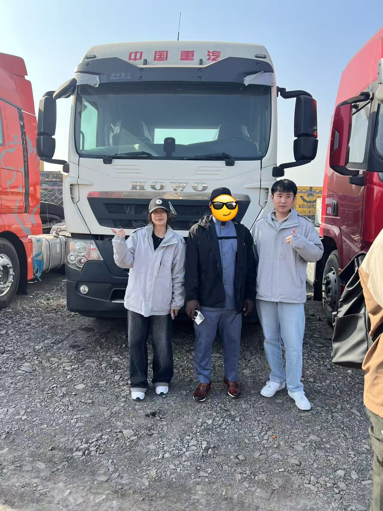 Hoe LUYI een Keniaanse klant hielp bij het inzetten van 2 HOWO zware vrachtwagens voor engineering en langeafstandstransport