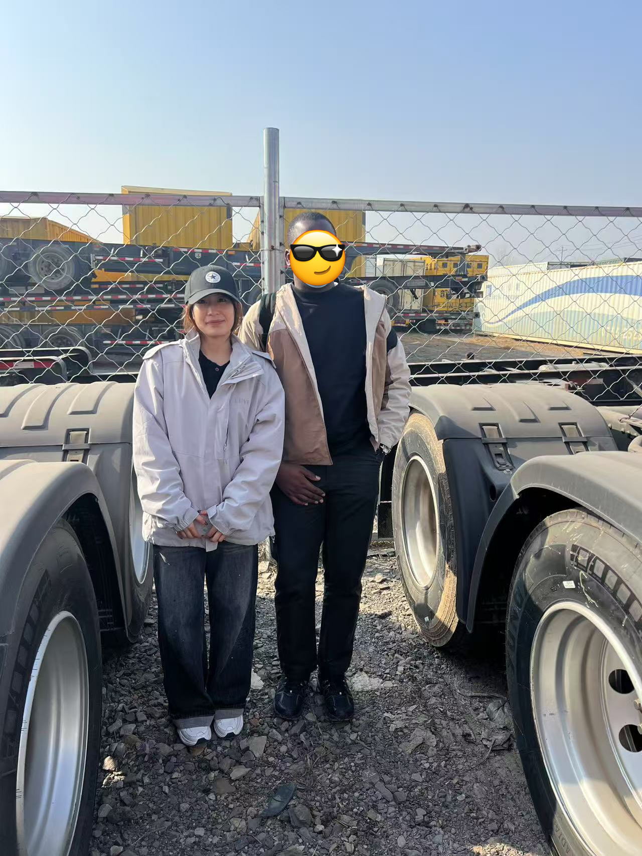 Hoe LUYI een Tanzaniaanse klant hielp bij het beveiligen van betrouwbare zware vrachtwagens voor infrastructuur- en grondstoffentransport