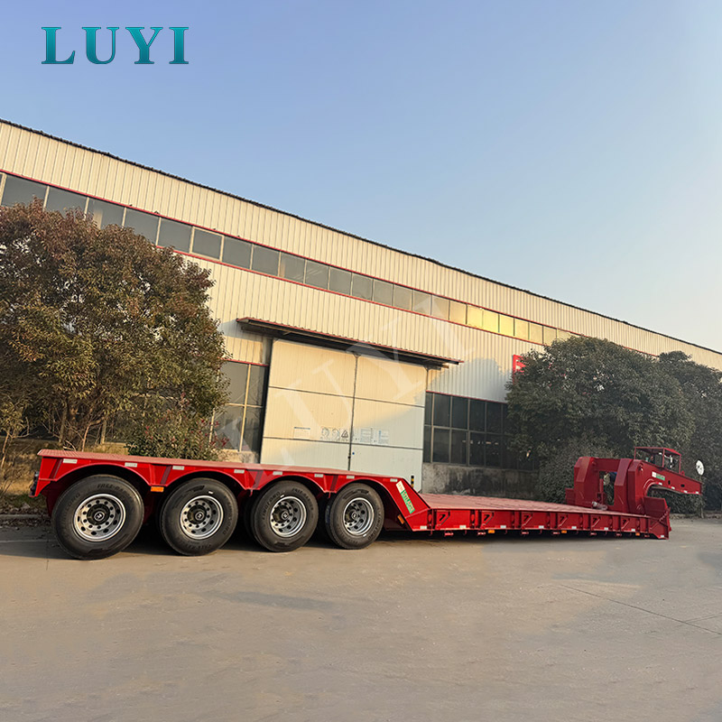 LUYI levert op maat gemaakte afneembare hydraulische zwanenhals Lowboy-trailers aan Suriname