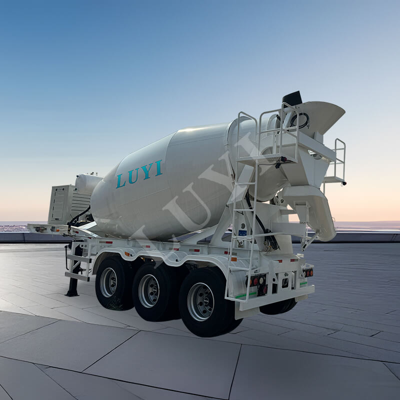 Drie-assige cementmixer-oplegger met een capaciteit van 12 kubieke meter