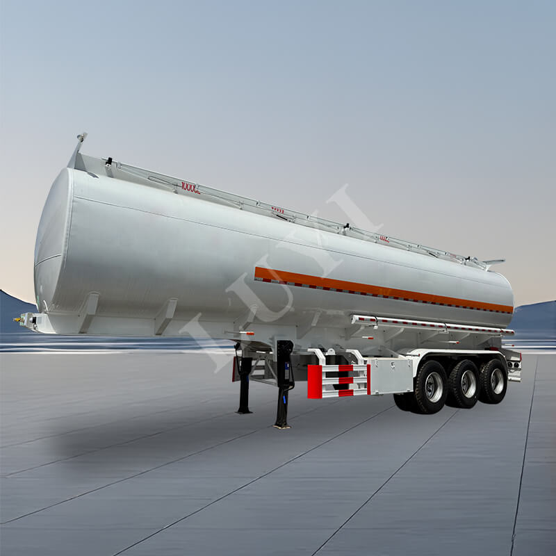 Triaxiale koolstofstalen olietankoplegger van 55.000 liter Triaxiale koolstofstalen olietankoplegger van 55.000 liter